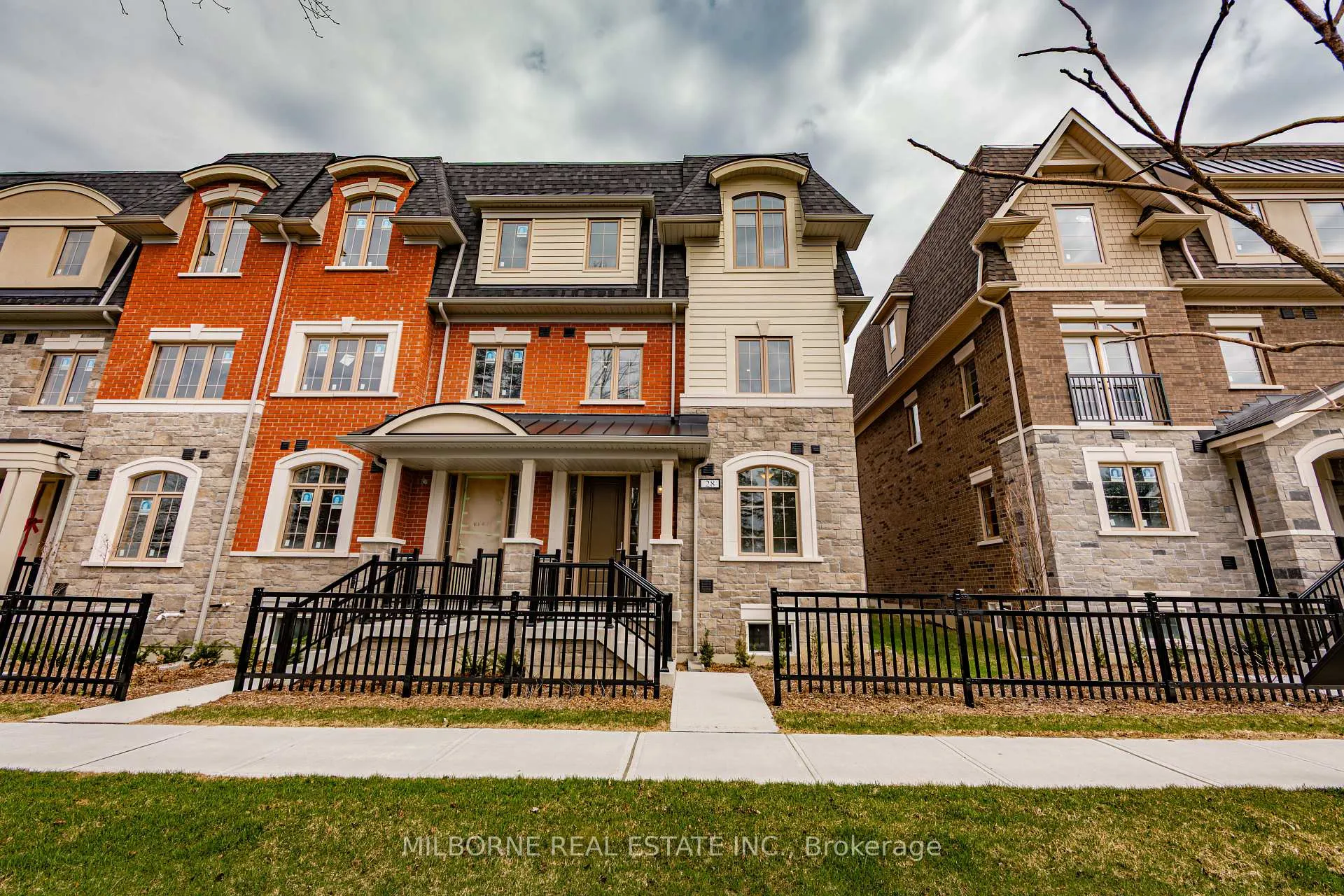 Photo 3 of 28 Fred Beaton Place, King, King City — HOMEH