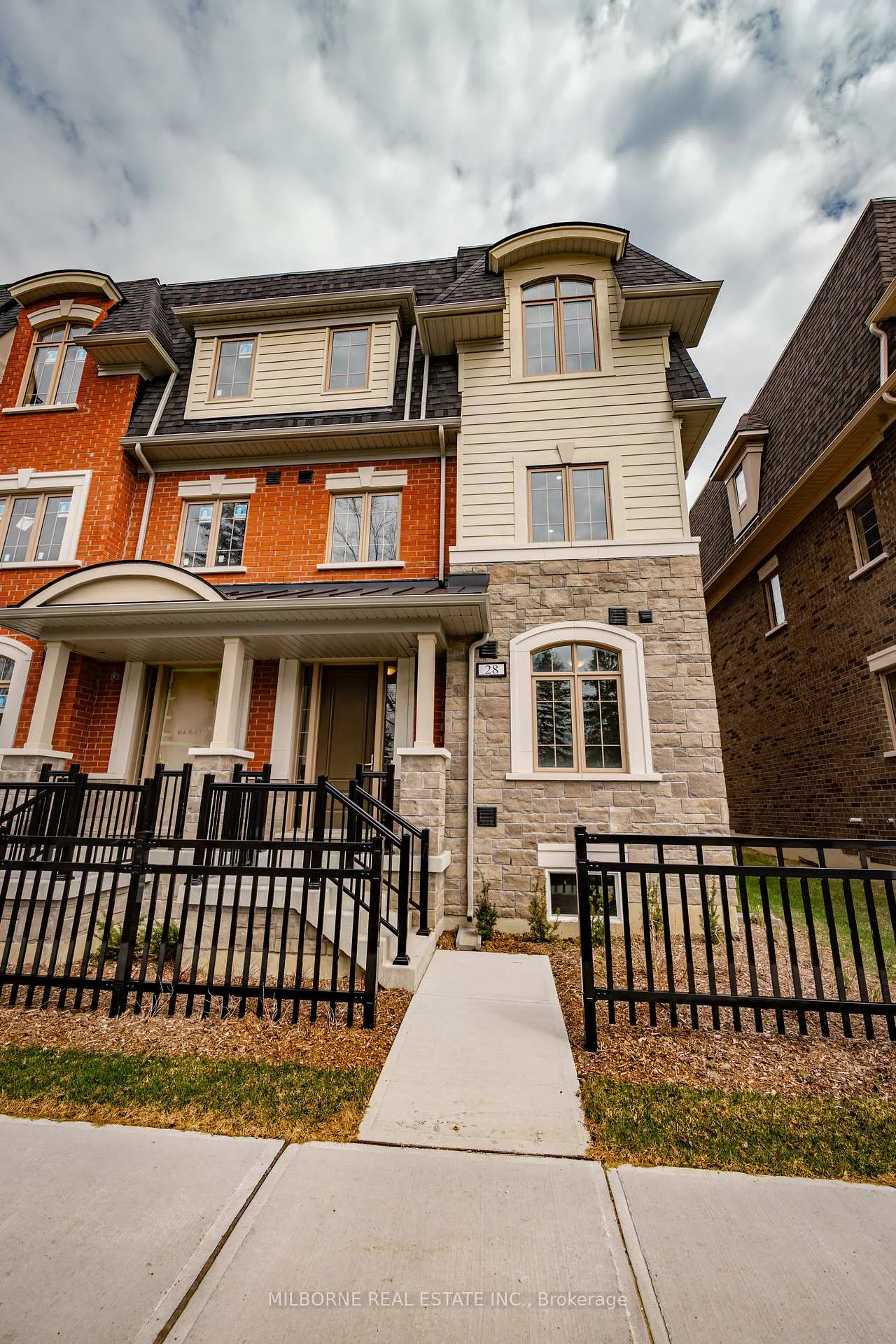 Photo 4 of 28 Fred Beaton Place, King, King City — HOMEH