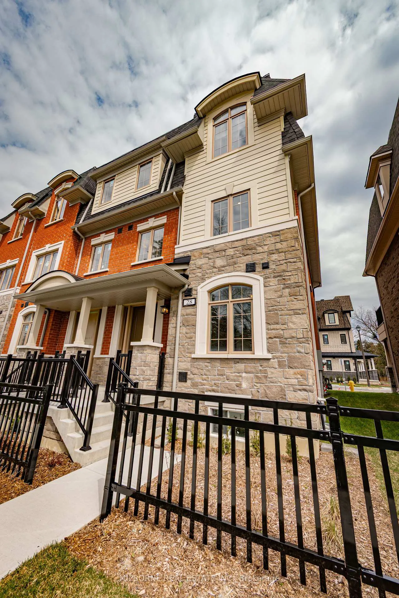 Photo 5 of 28 Fred Beaton Place, King, King City — HOMEH