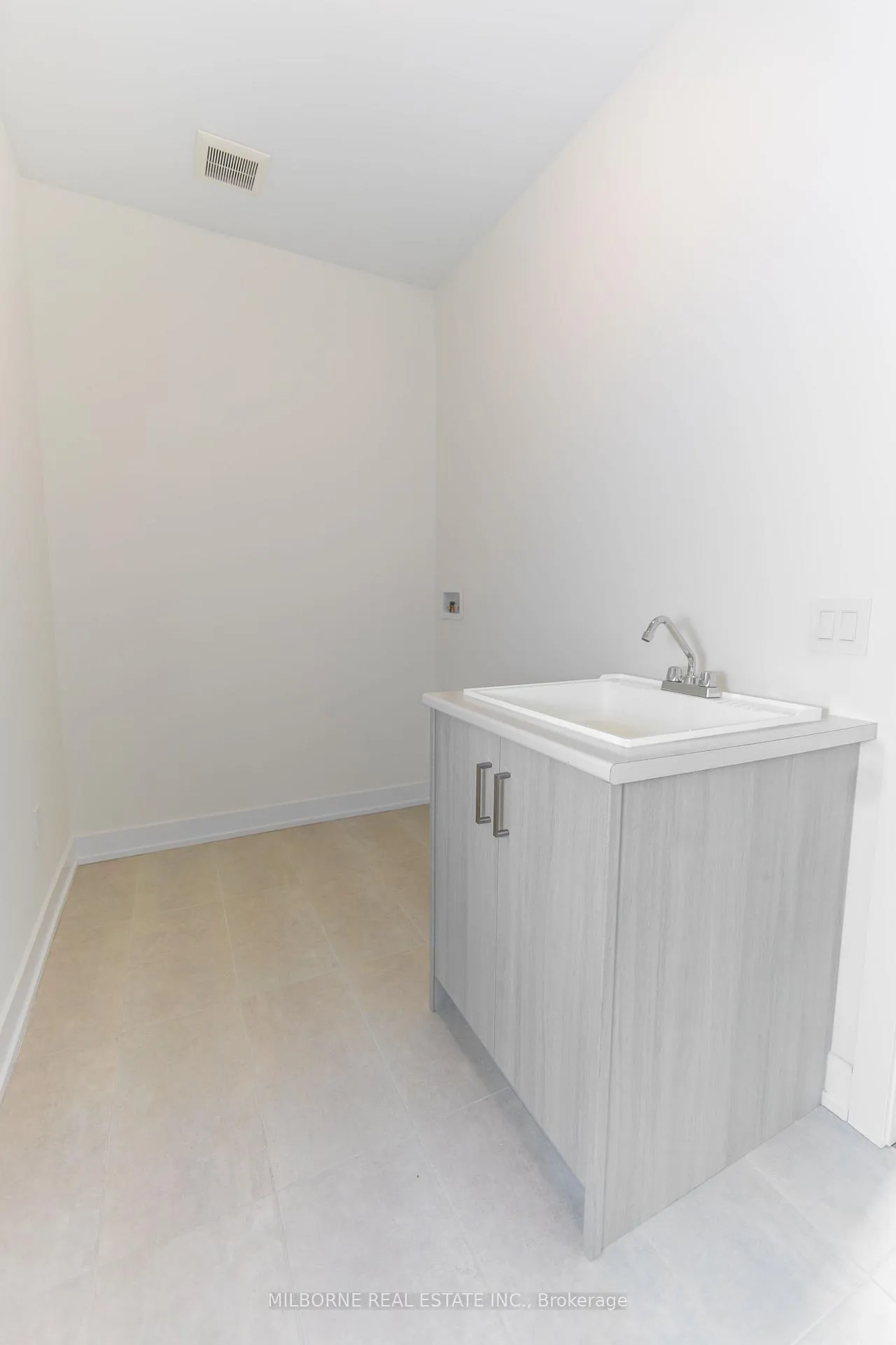 Photo 8 of 28 Fred Beaton Place, King, King City — HOMEH