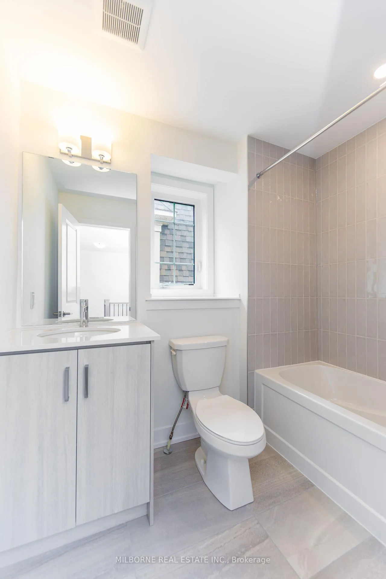 Photo 24 of 28 Fred Beaton Place, King, King City — HOMEH