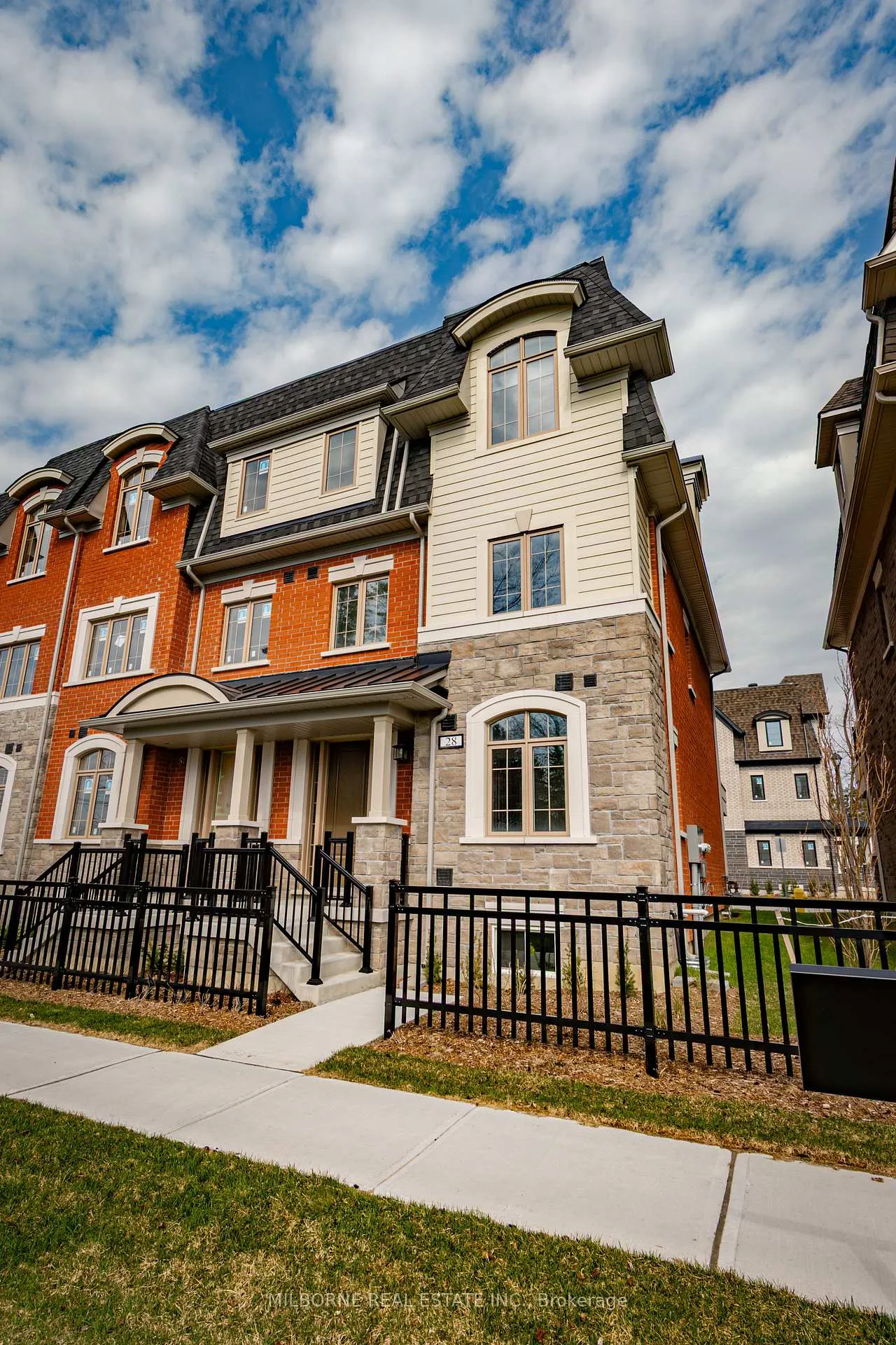 Photo 40 of 28 Fred Beaton Place, King, King City — HOMEH