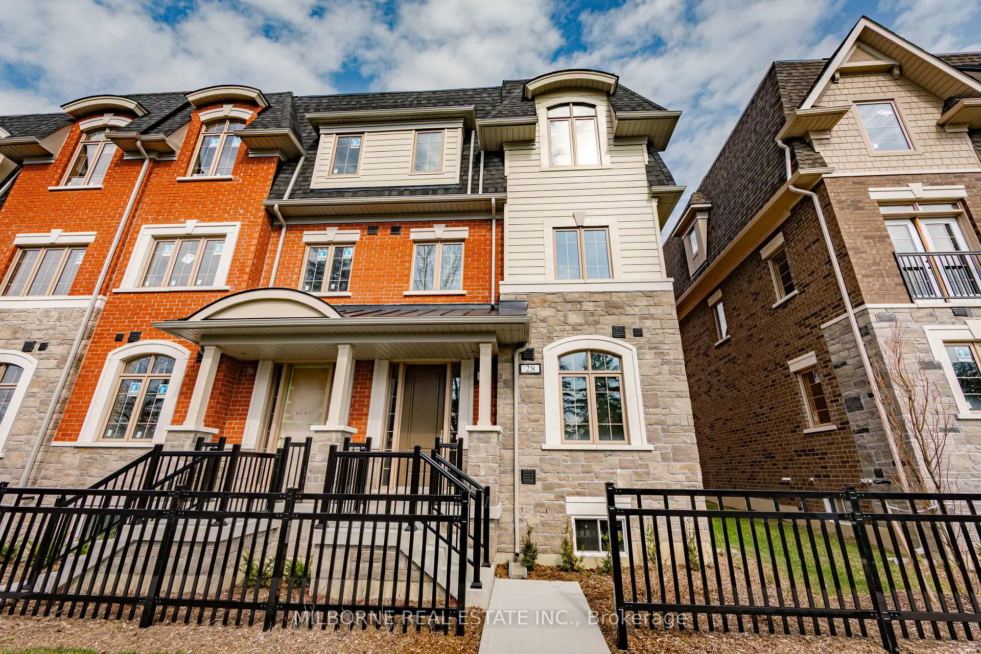 Photo 1 of 28 Fred Beaton Place, King, King City — HOMEH