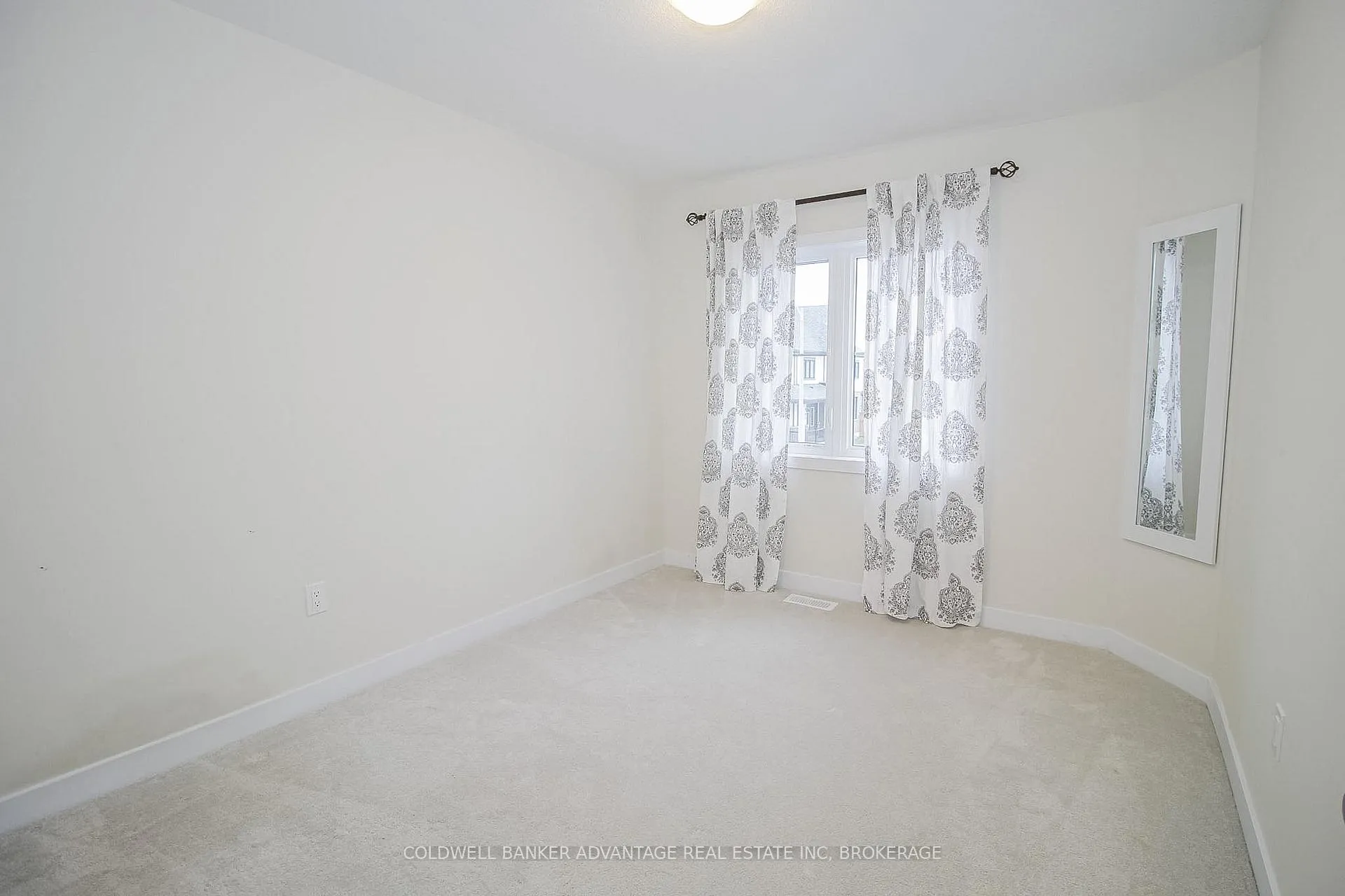Photo 17 of 77 Keelson Street, Welland, Dain City — HOMEH