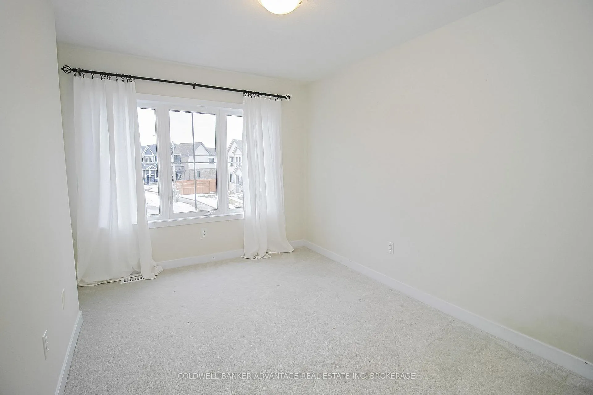 Photo 20 of 77 Keelson Street, Welland, Dain City — HOMEH