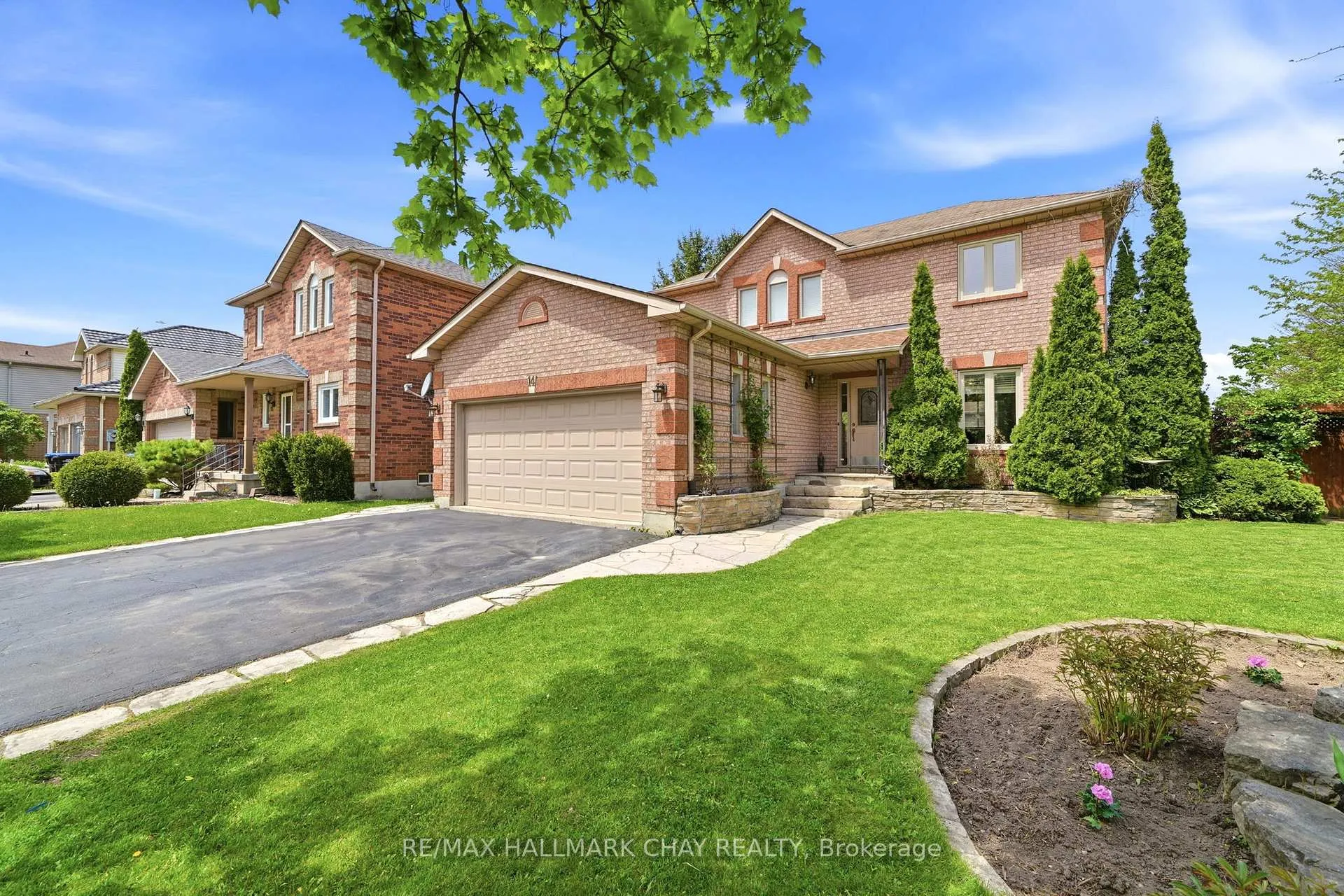Photo 1 of 14 Dugdale Avenue, New Tecumseth, Beeton — HOMEH