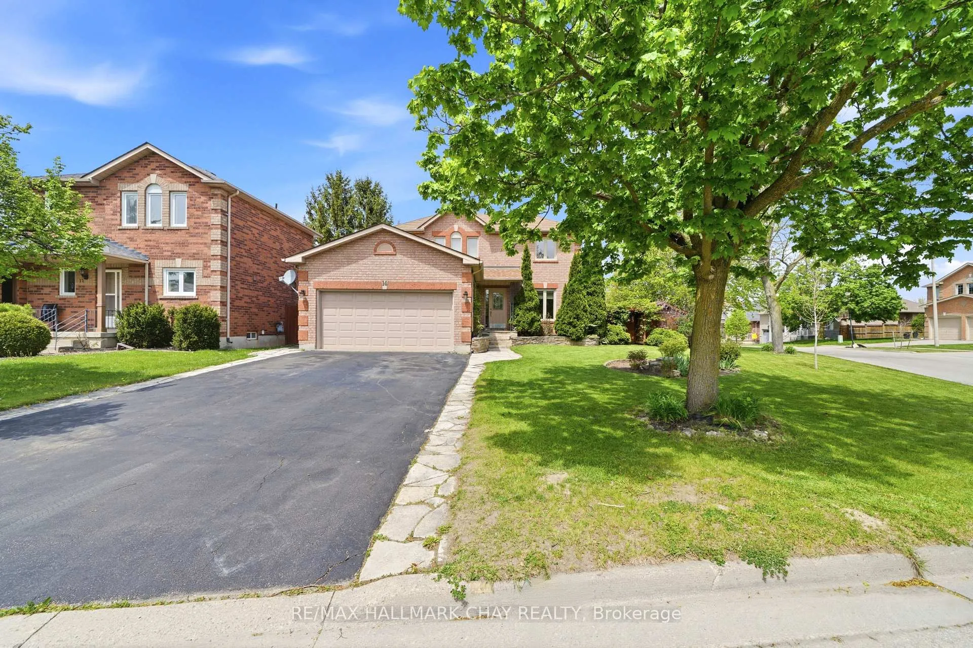 Photo 2 of 14 Dugdale Avenue, New Tecumseth, Beeton — HOMEH