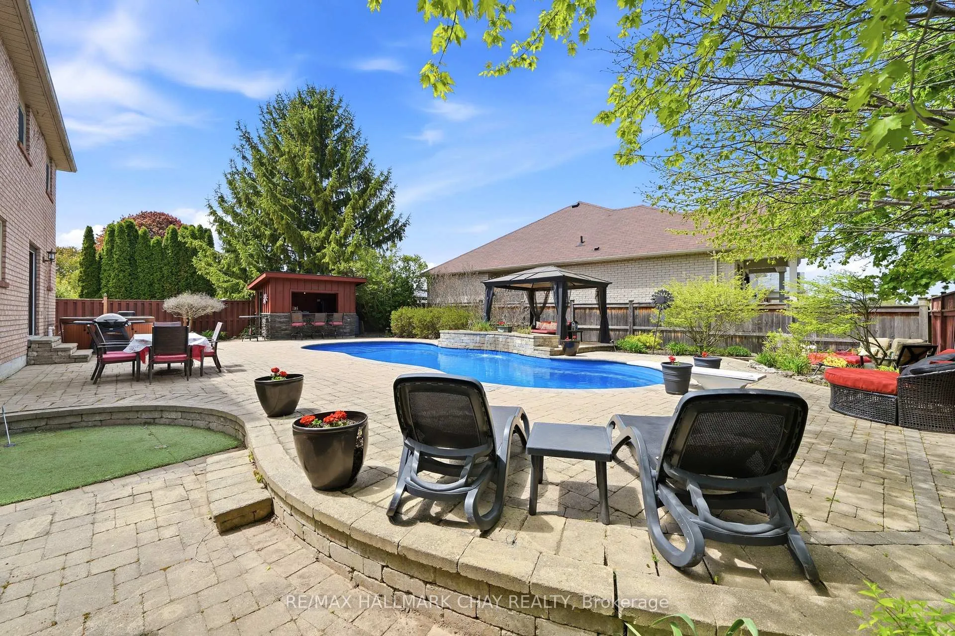 Photo 3 of 14 Dugdale Avenue, New Tecumseth, Beeton — HOMEH