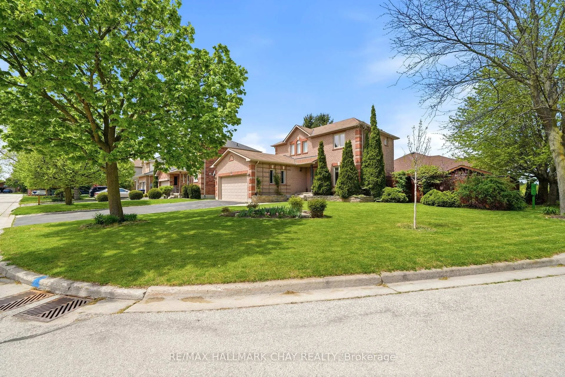 Photo 5 of 14 Dugdale Avenue, New Tecumseth, Beeton — HOMEH