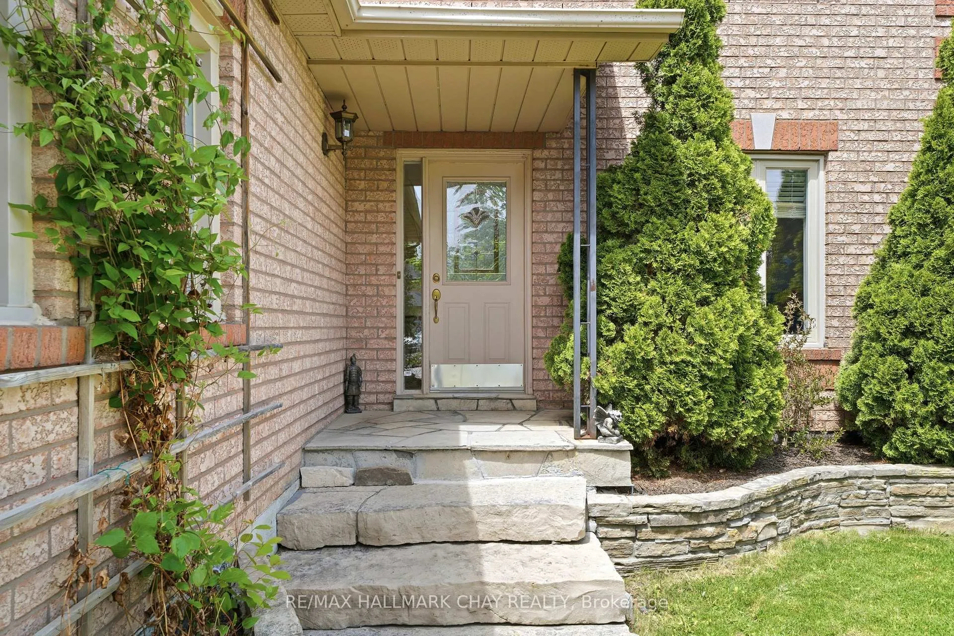 Photo 6 of 14 Dugdale Avenue, New Tecumseth, Beeton — HOMEH