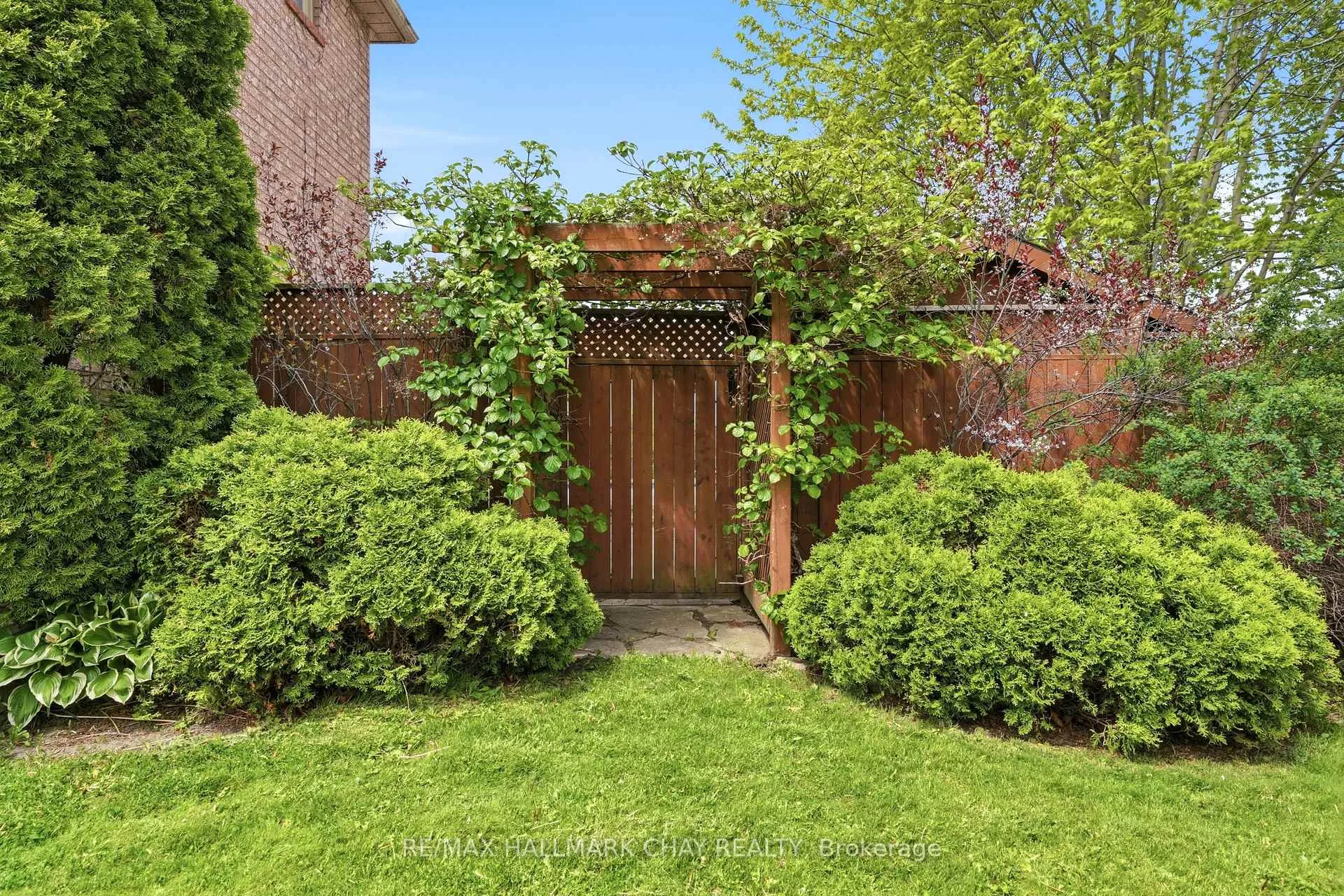 Photo 7 of 14 Dugdale Avenue, New Tecumseth, Beeton — HOMEH