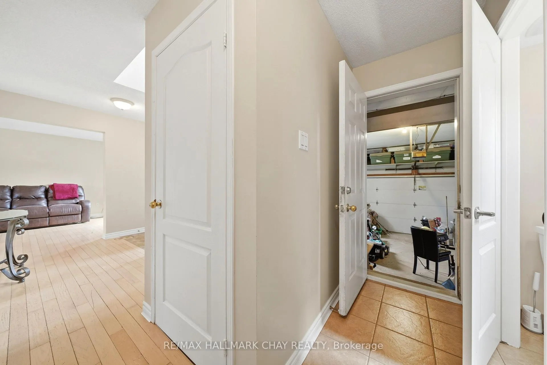 Photo 9 of 14 Dugdale Avenue, New Tecumseth, Beeton — HOMEH
