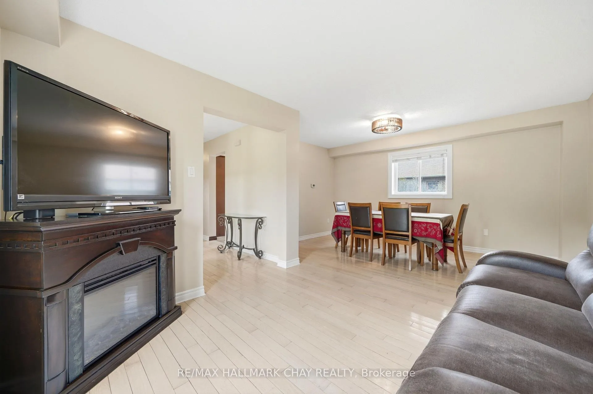 Photo 13 of 14 Dugdale Avenue, New Tecumseth, Beeton — HOMEH