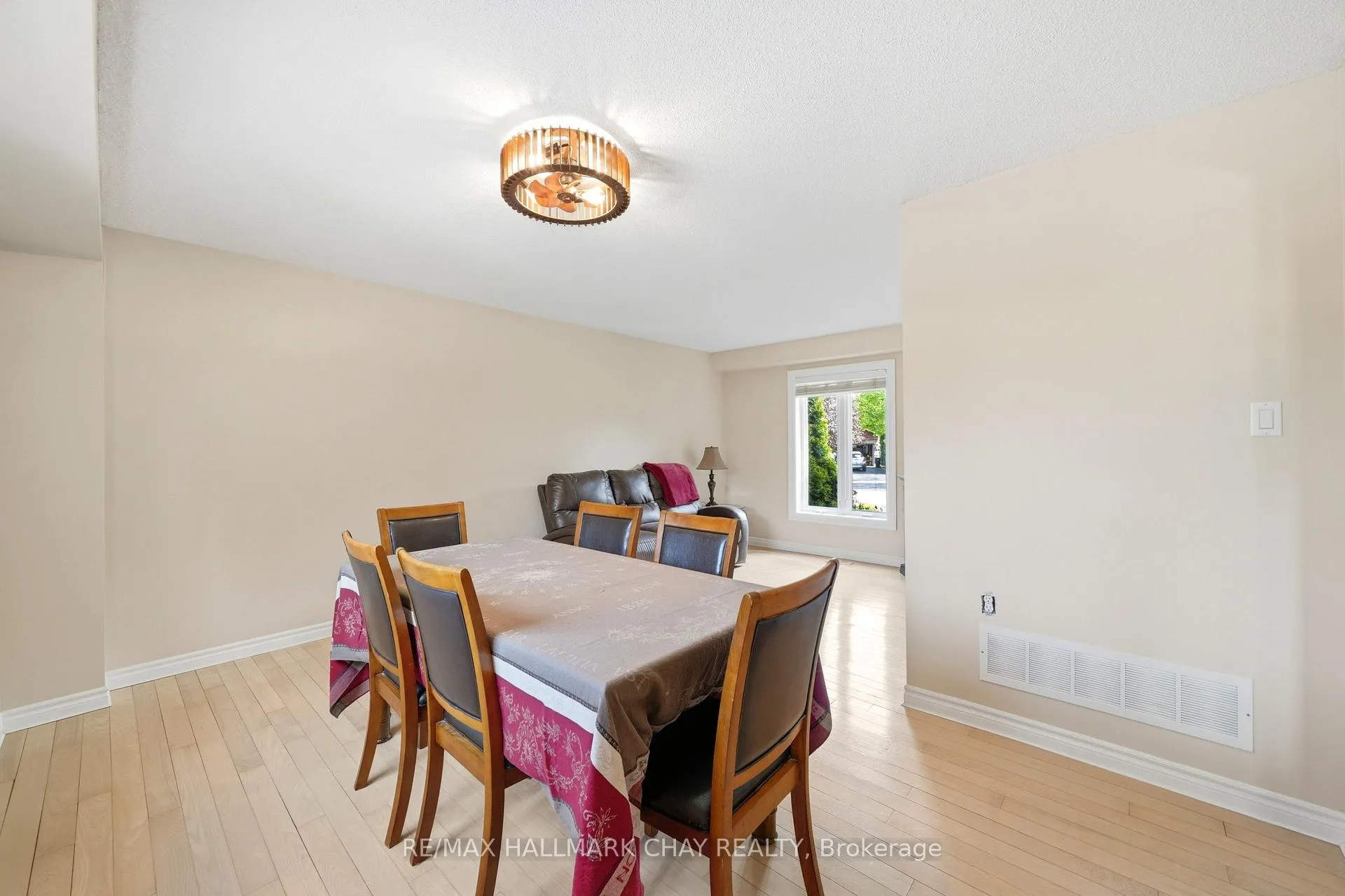 Photo 19 of 14 Dugdale Avenue, New Tecumseth, Beeton — HOMEH