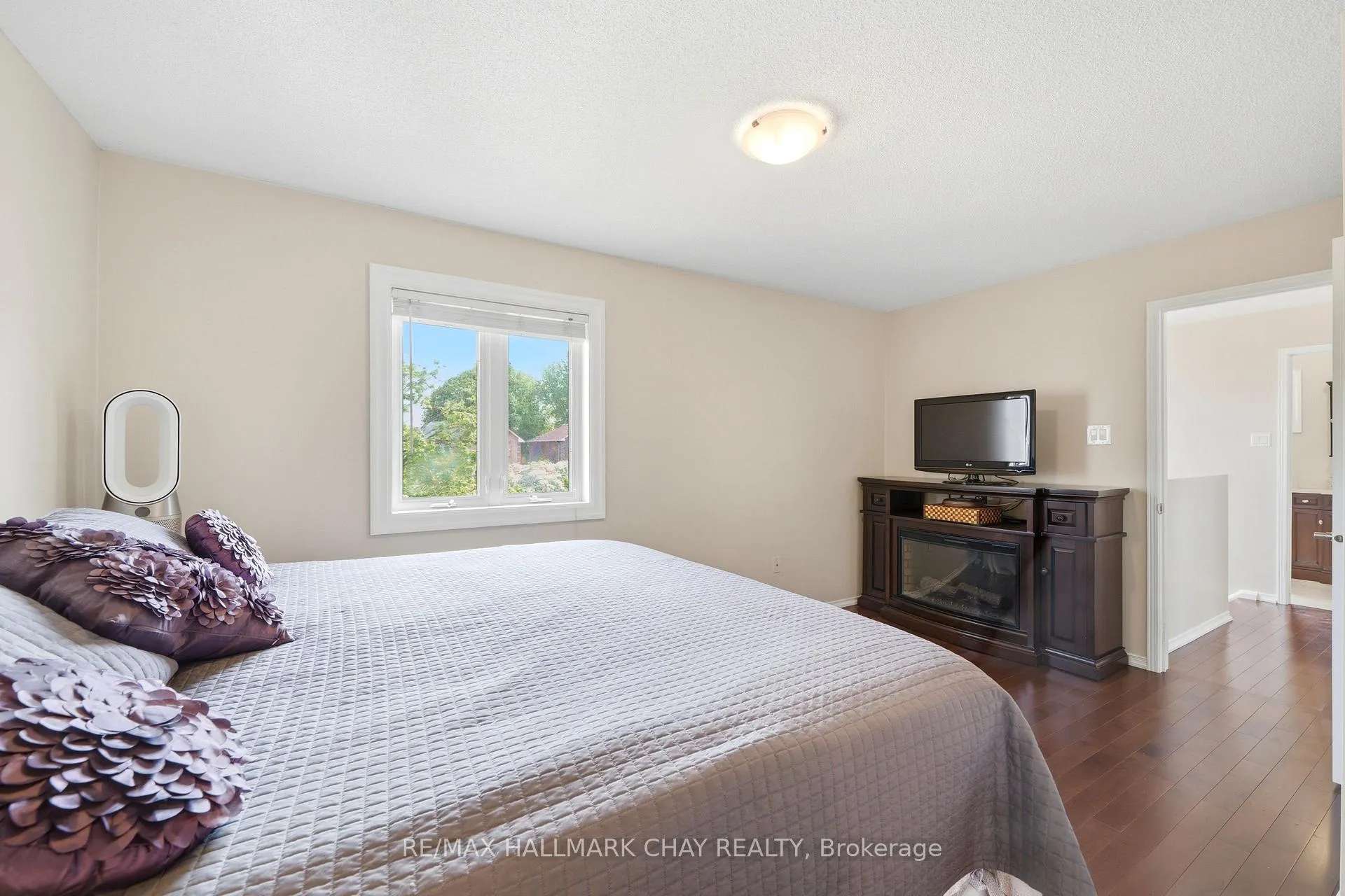 Photo 24 of 14 Dugdale Avenue, New Tecumseth, Beeton — HOMEH