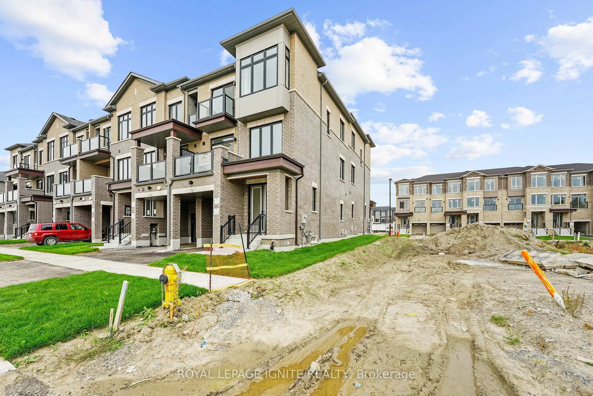 Photo 5 of 70 Thule Street, Vaughan, Vellore Village — HOMEH