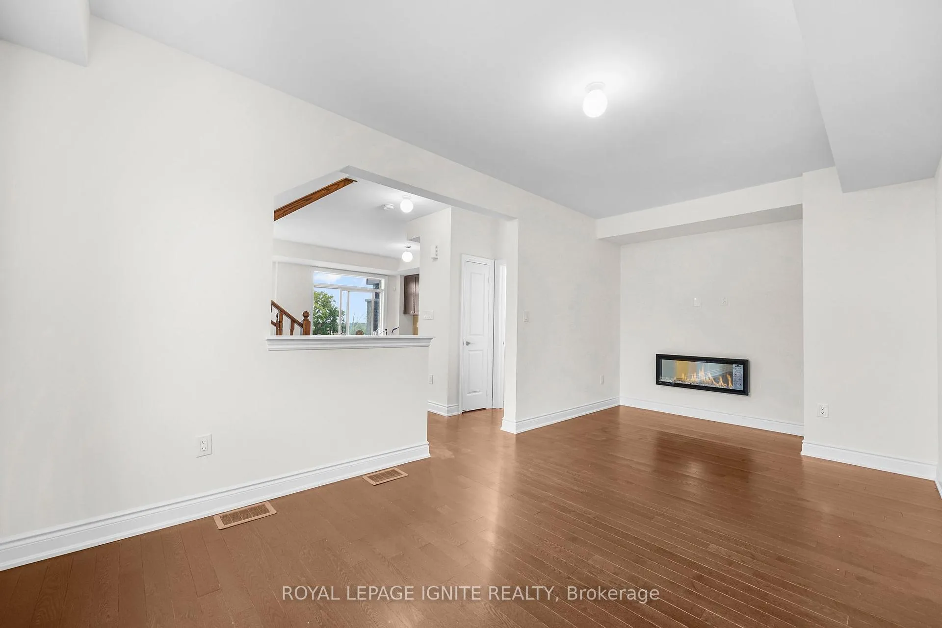 Photo 10 of 70 Thule Street, Vaughan, Vellore Village — HOMEH