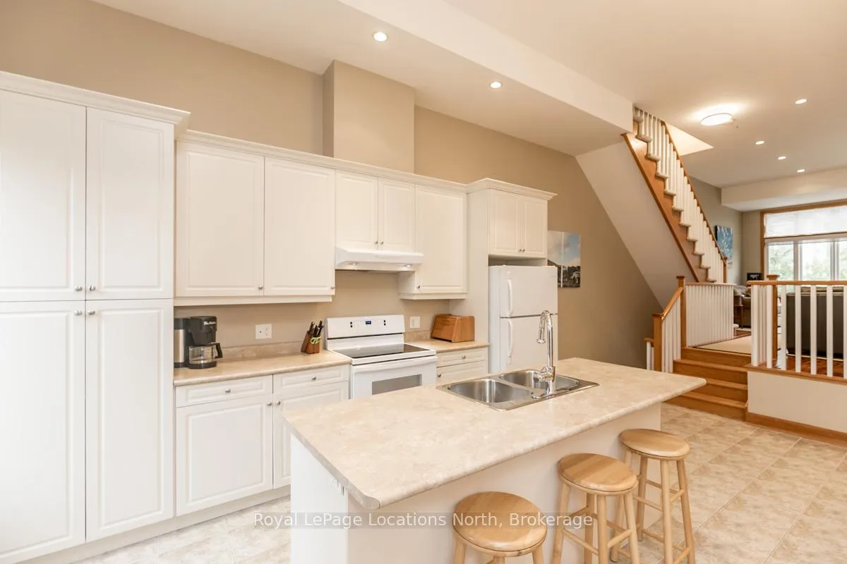 Photo 5 of Unit 6, 104 Farm Gate Road, Blue Mountains — HOMEH