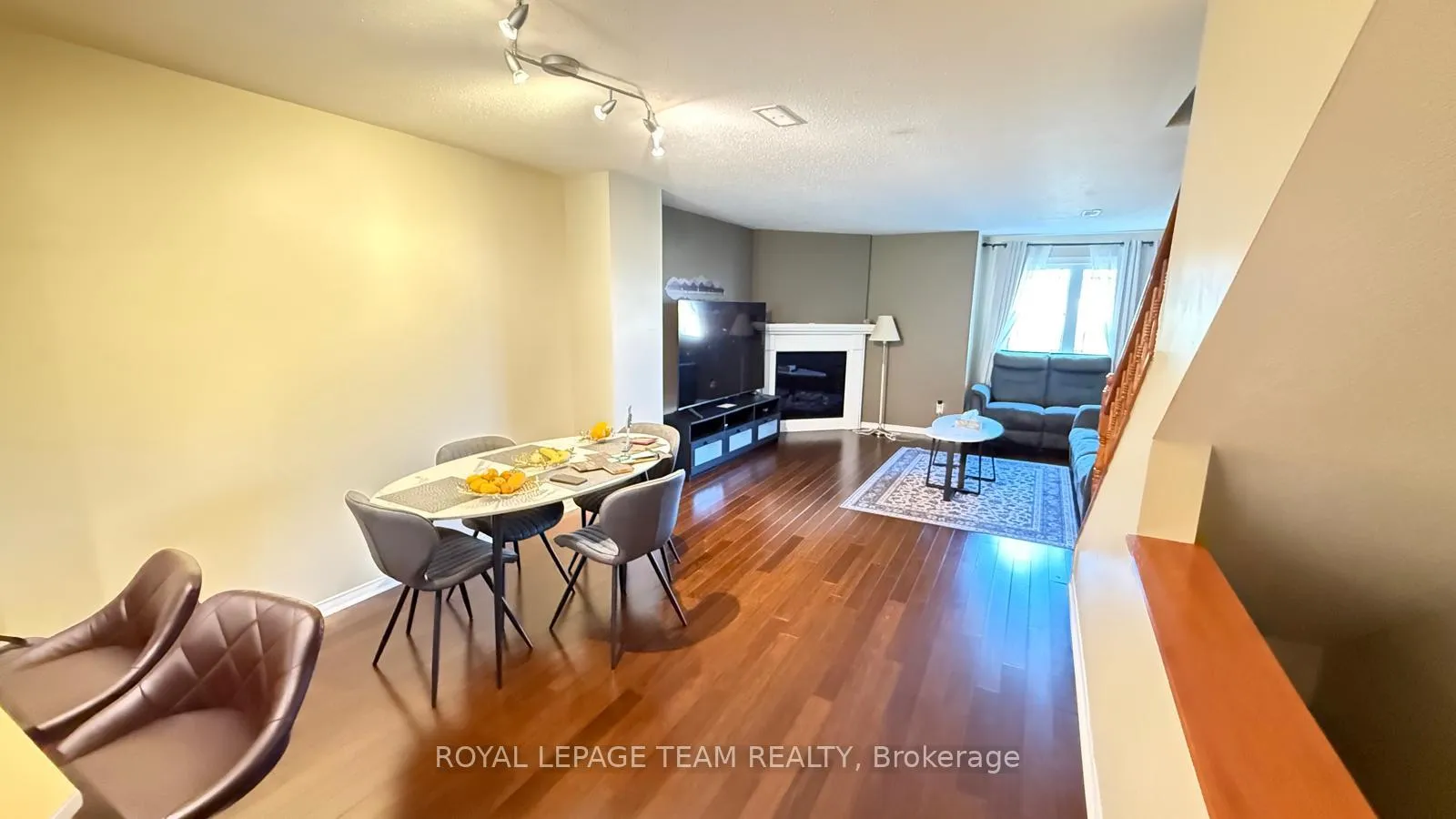 Photo 3 of 390 Crownridge Drive N, Ottawa, Kanata - Emerald Meadows/Trailwest — HOMEH