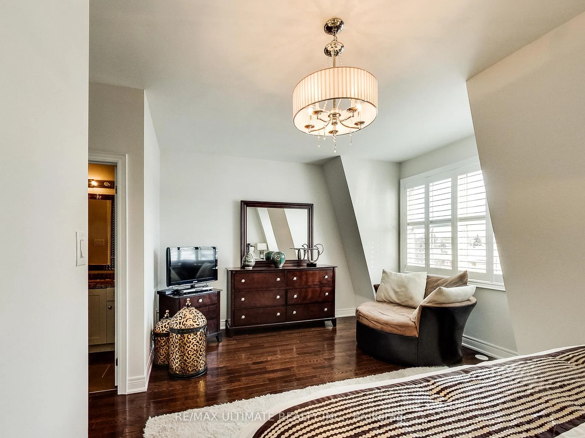 Photo 14 of Unit Apt 1 (Upper), 48 Monclova Road, North York, Downsview-Roding-CFB — HOMEH