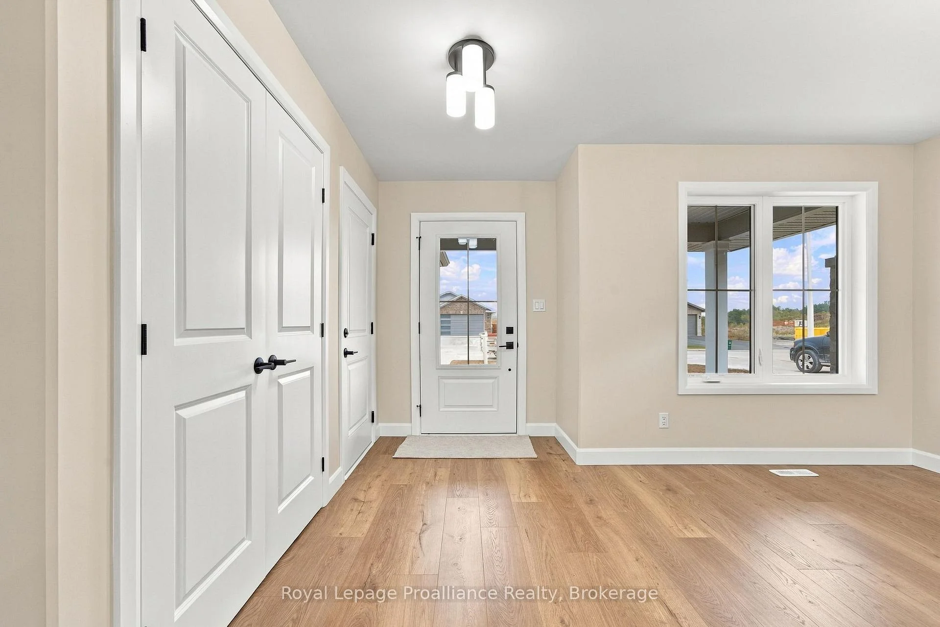 Photo 5 of 100 Hastings Park Drive, Belleville, Belleville Ward — HOMEH