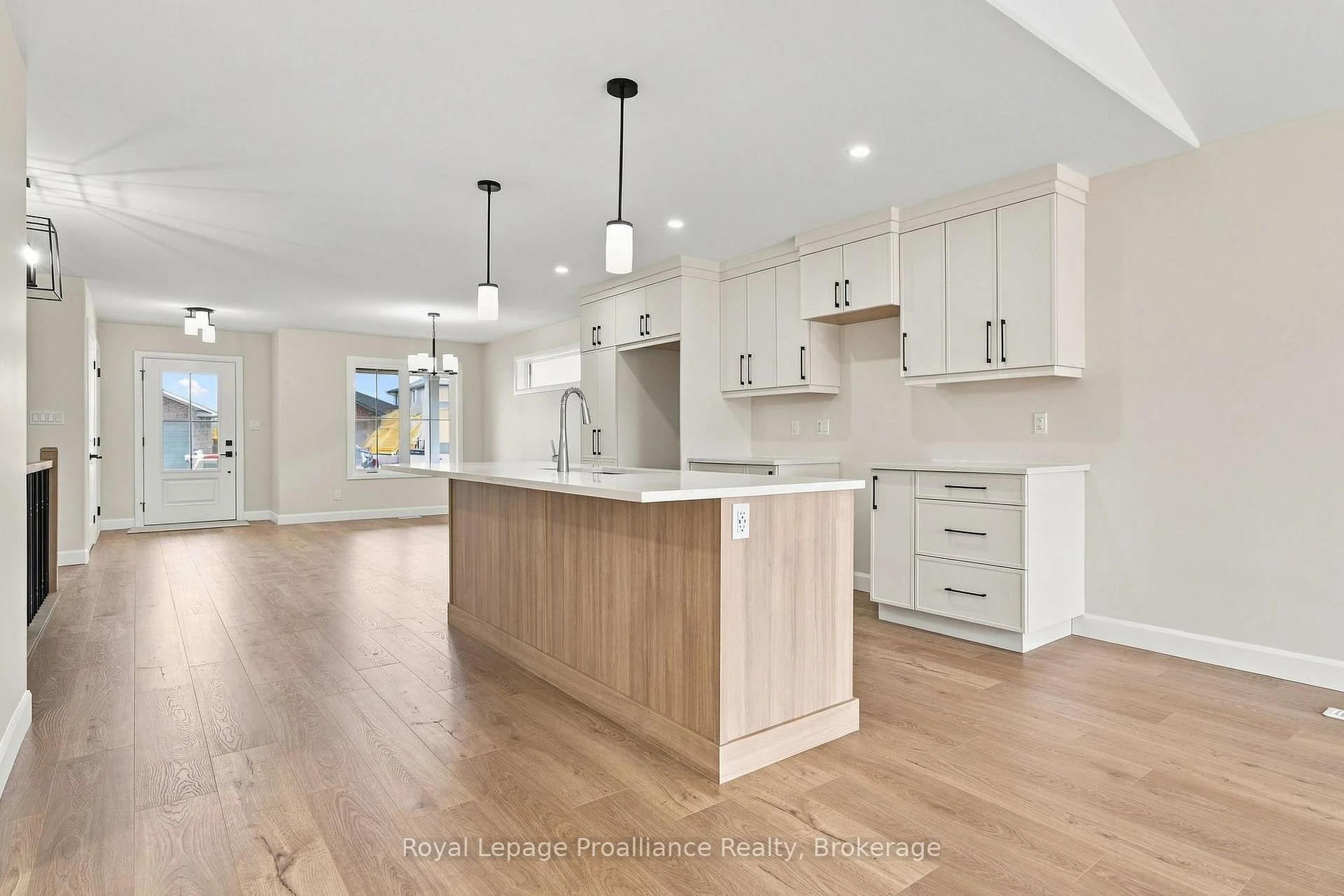 Photo 15 of 100 Hastings Park Drive, Belleville, Belleville Ward — HOMEH