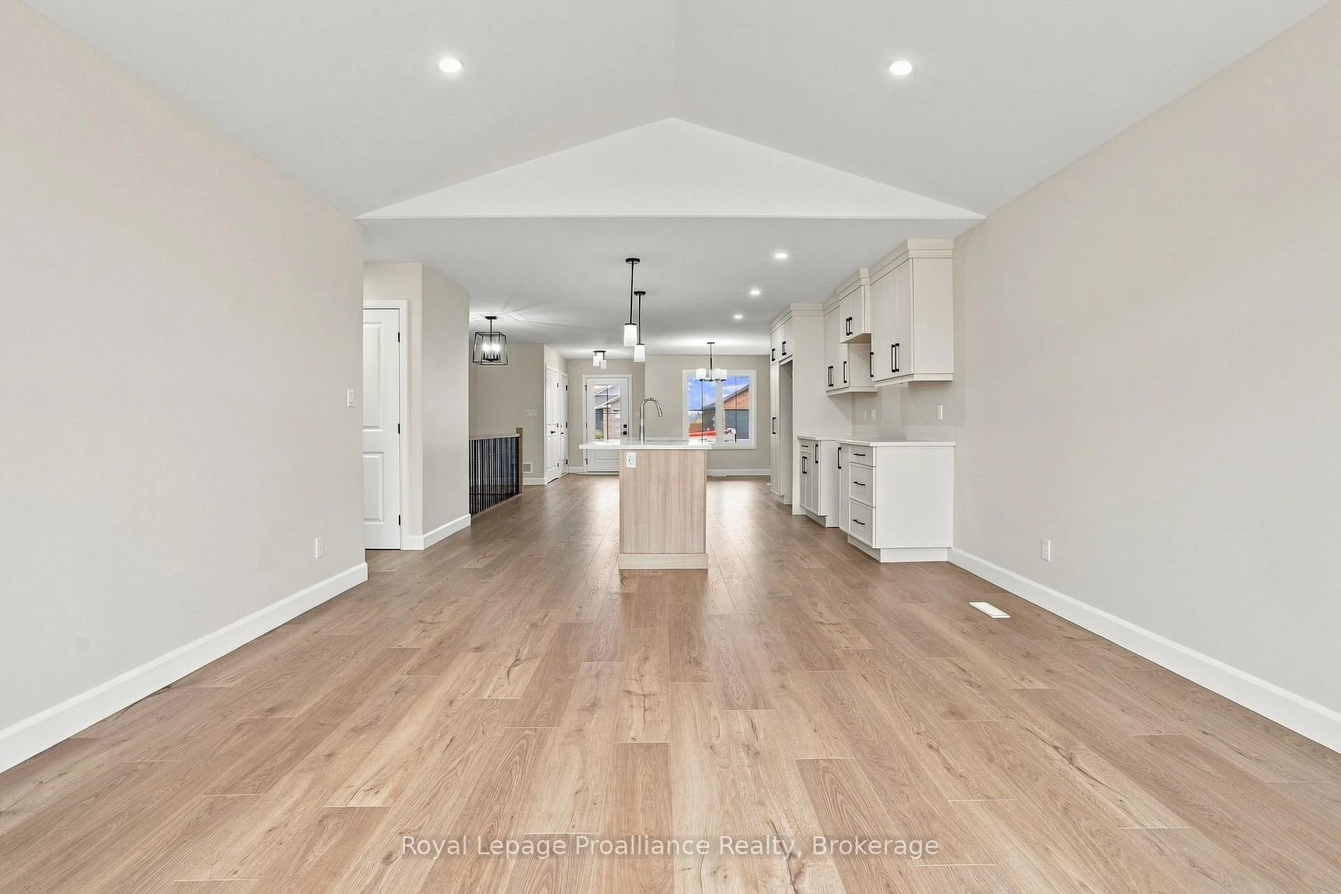 Photo 19 of 100 Hastings Park Drive, Belleville, Belleville Ward — HOMEH