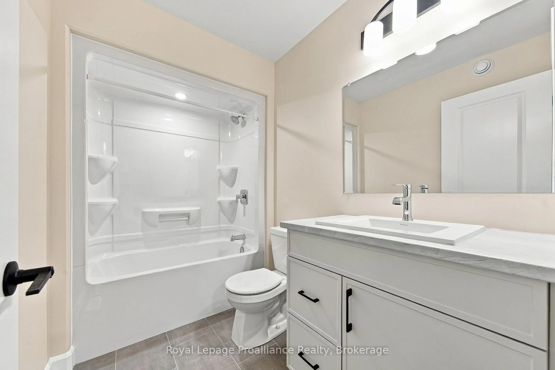 Photo 34 of 100 Hastings Park Drive, Belleville, Belleville Ward — HOMEH