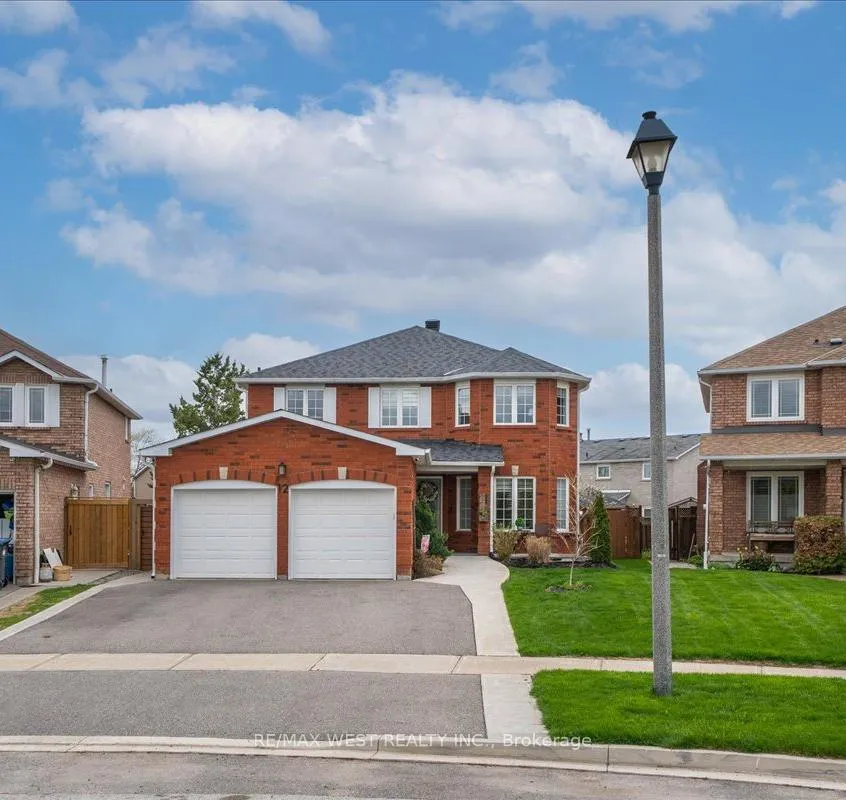 Photo 2 of 12 Berrydown Drive, Caledon, Bolton East — HOMEH