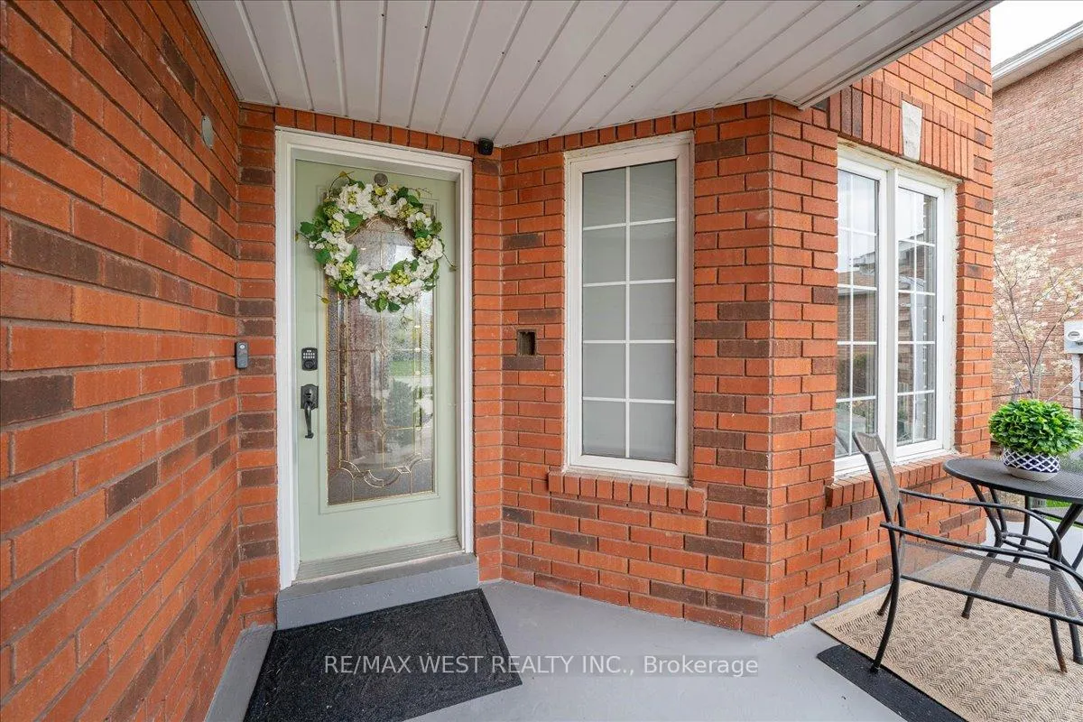 Photo 4 of 12 Berrydown Drive, Caledon, Bolton East — HOMEH