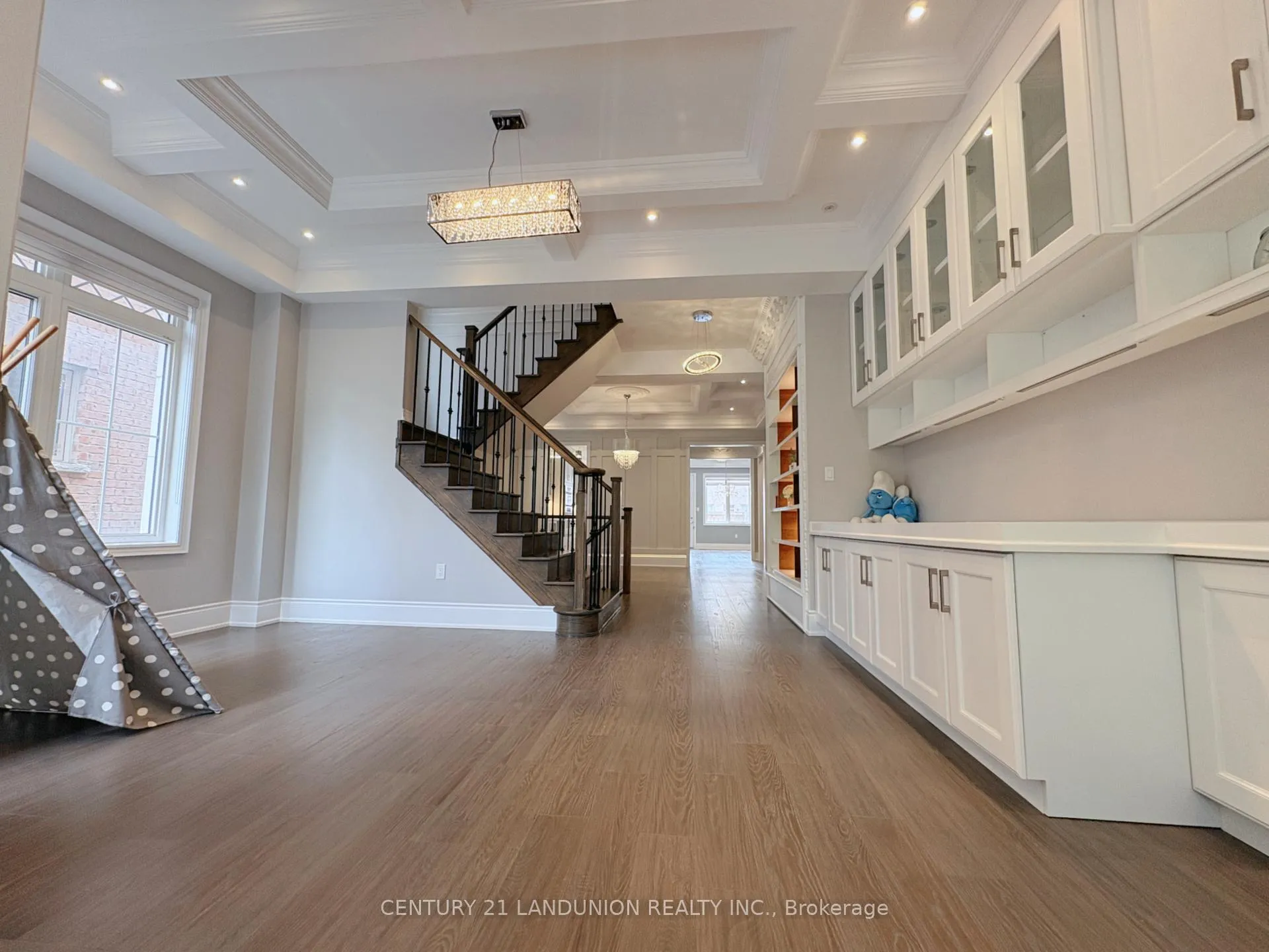 Photo 2 of 141 Conklin Crescent, Aurora, Rural Aurora — HOMEH