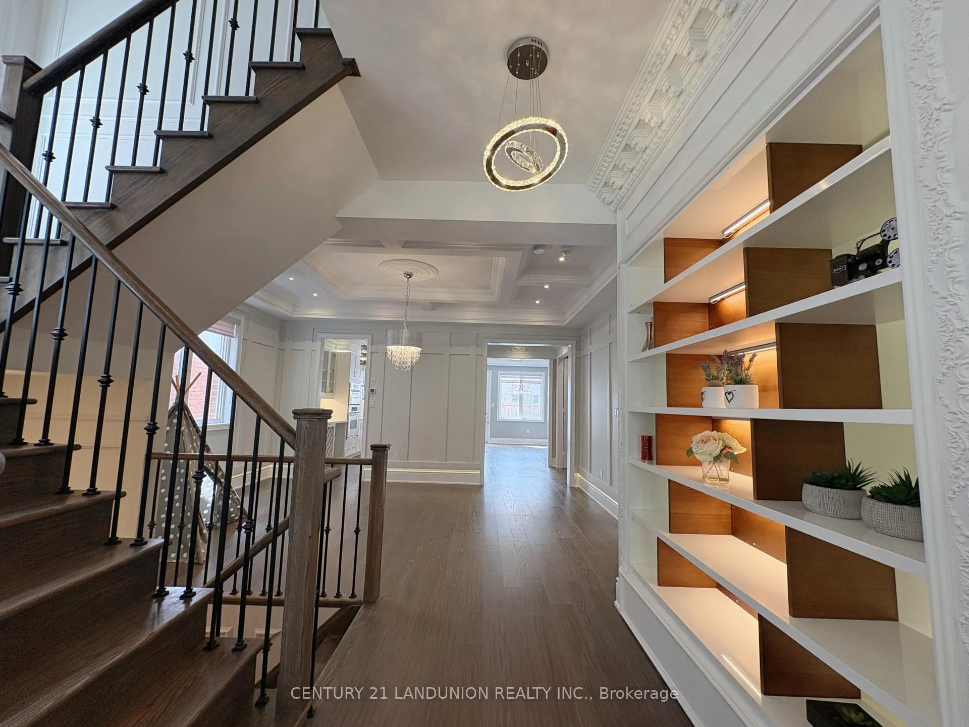 Photo 3 of 141 Conklin Crescent, Aurora, Rural Aurora — HOMEH