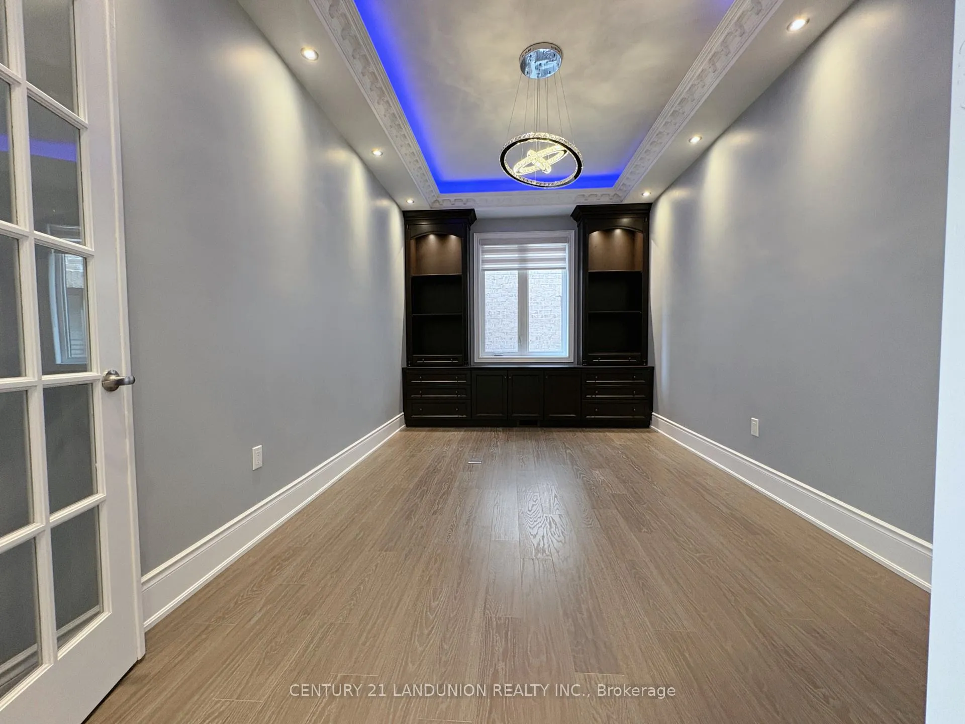 Photo 4 of 141 Conklin Crescent, Aurora, Rural Aurora — HOMEH