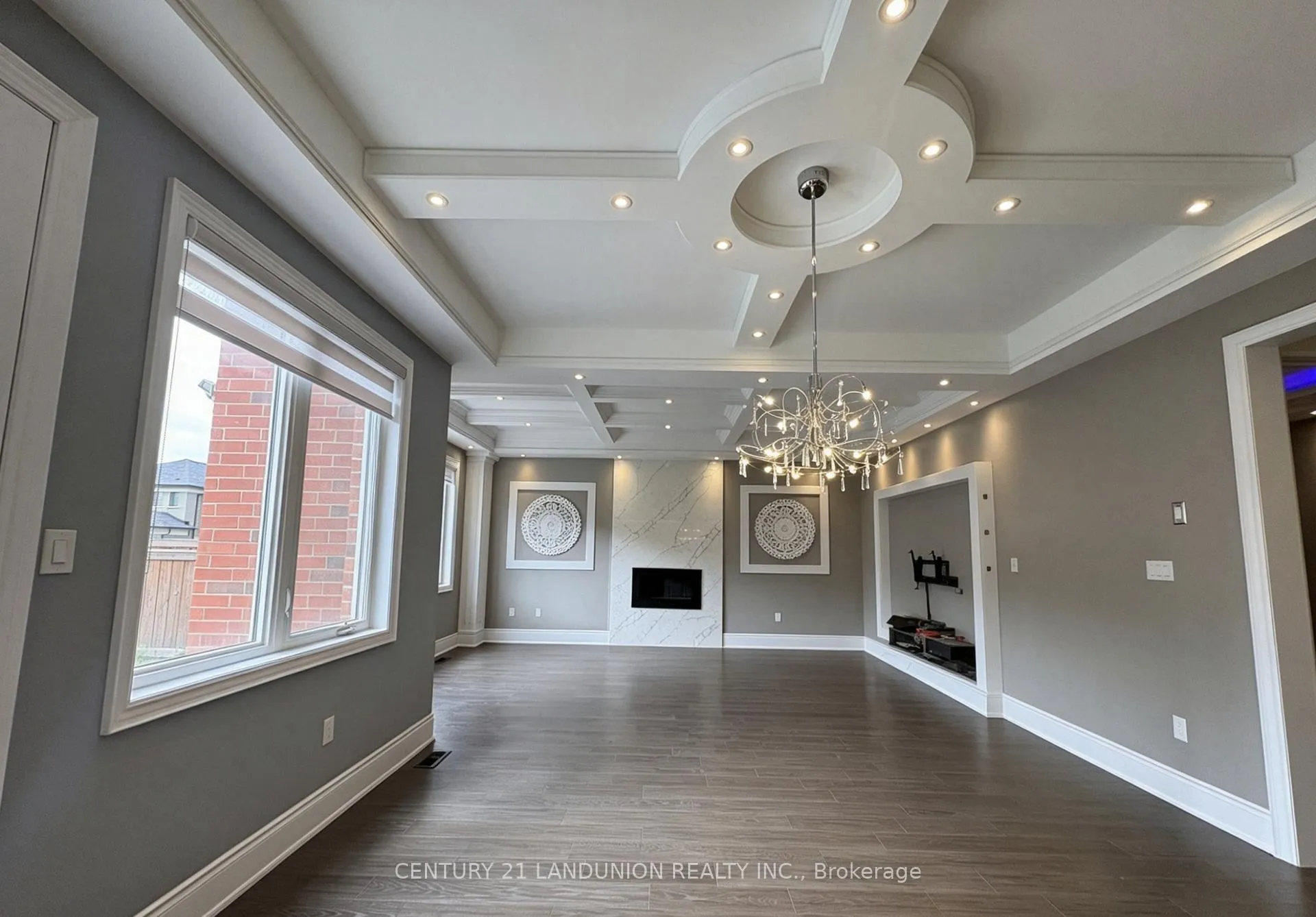 Photo 6 of 141 Conklin Crescent, Aurora, Rural Aurora — HOMEH