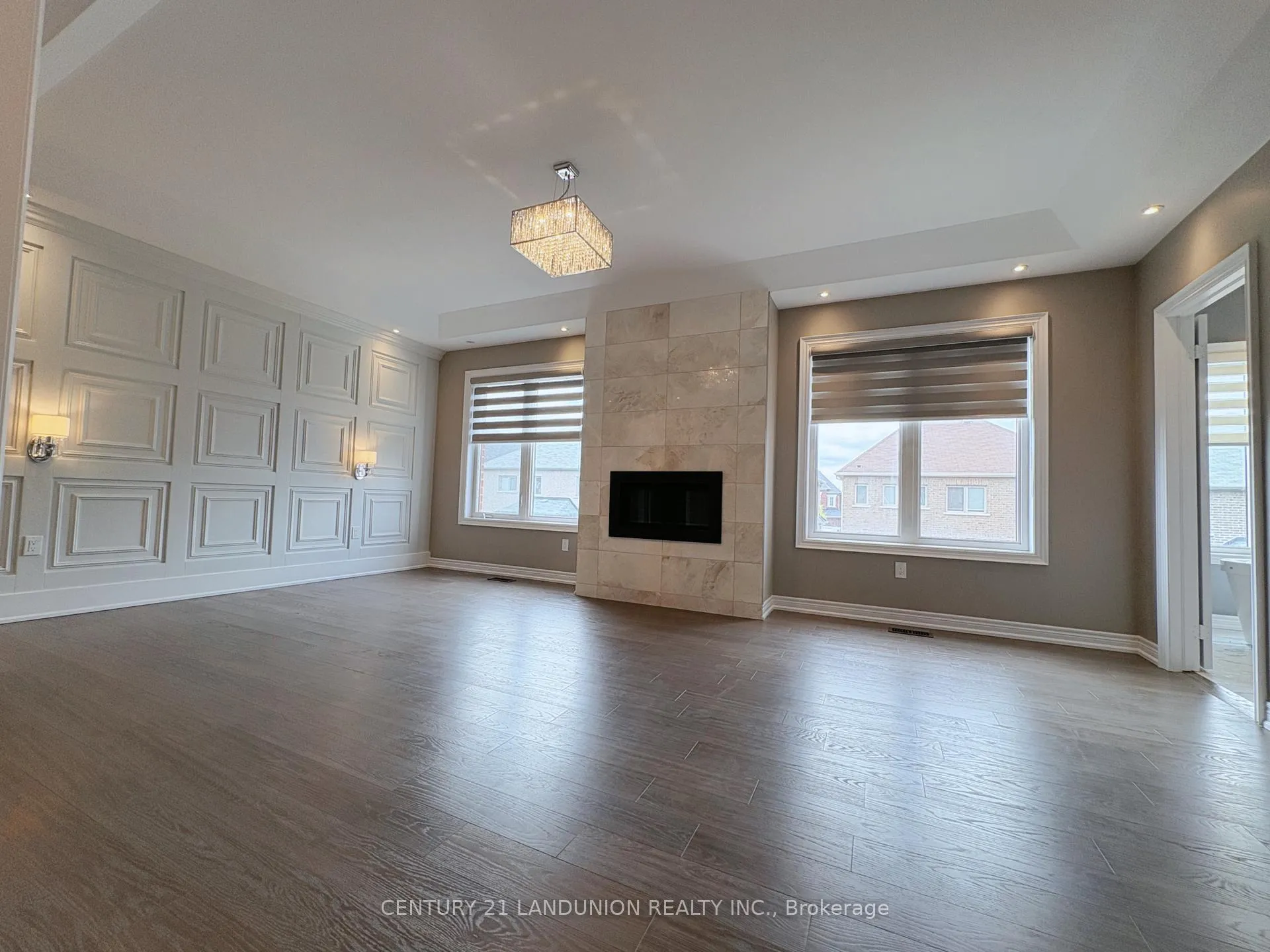Photo 14 of 141 Conklin Crescent, Aurora, Rural Aurora — HOMEH