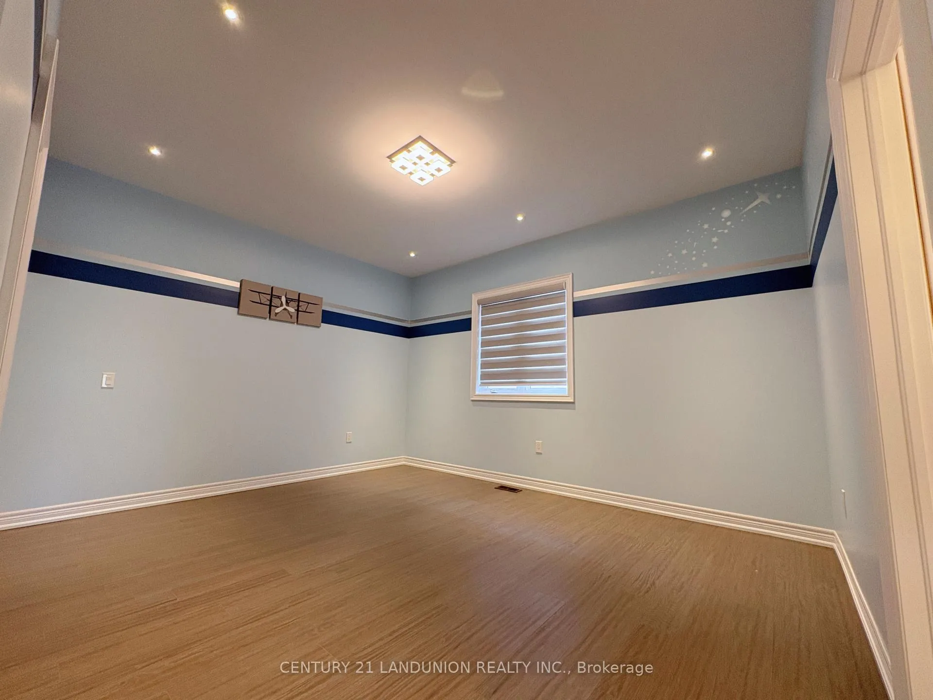 Photo 18 of 141 Conklin Crescent, Aurora, Rural Aurora — HOMEH