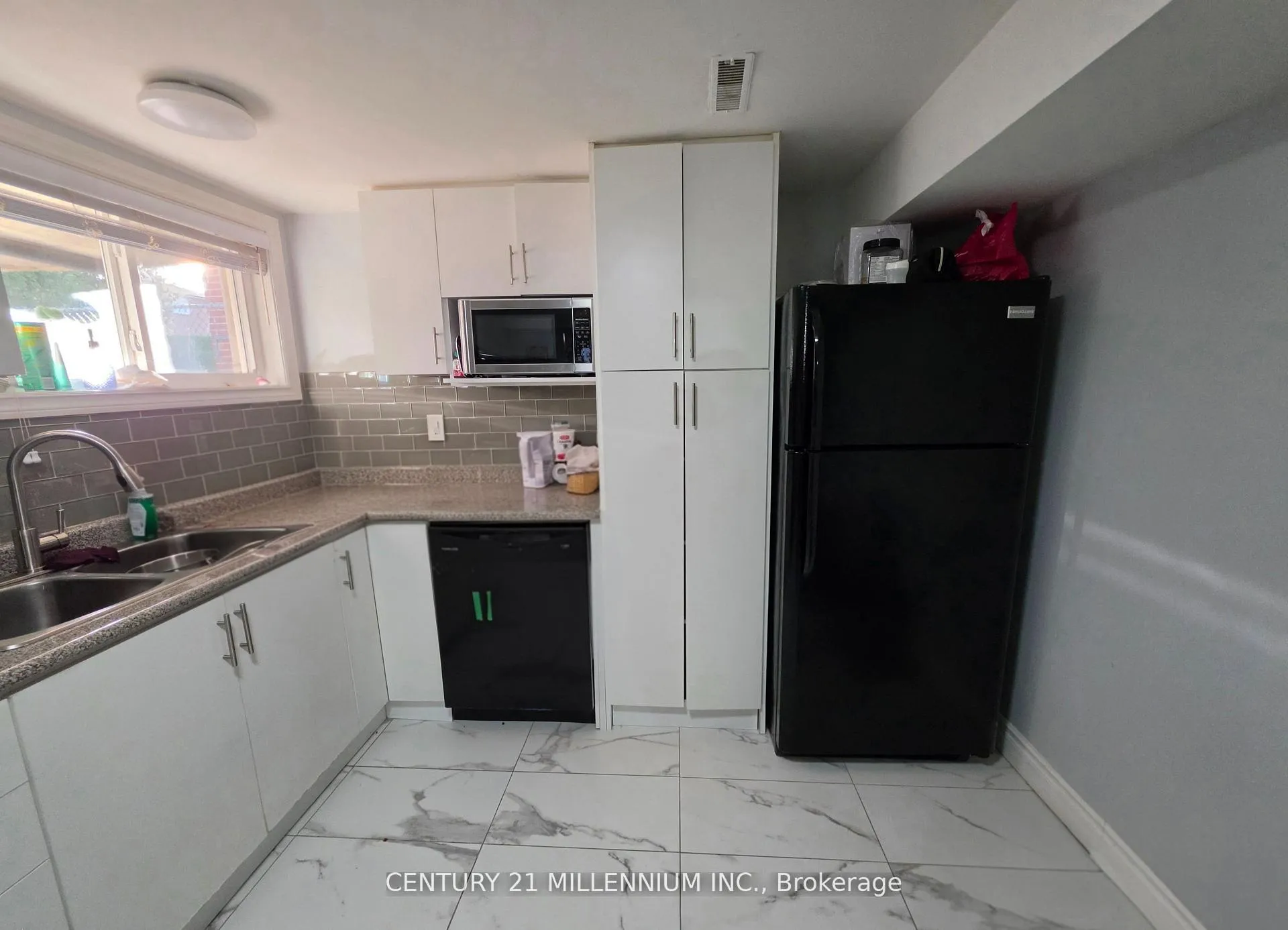 Photo 3 of 23 Malcolm Crescent, Brampton, Central Park — HOMEH
