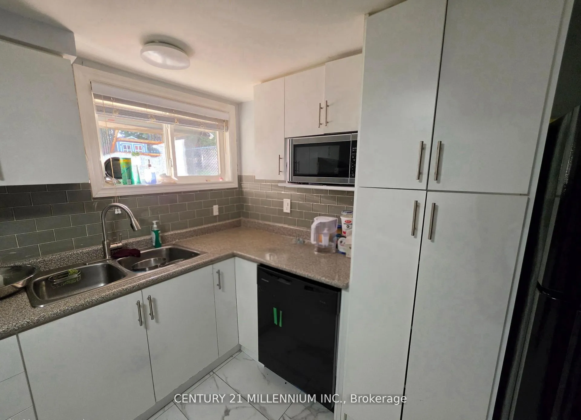 Photo 5 of 23 Malcolm Crescent, Brampton, Central Park — HOMEH