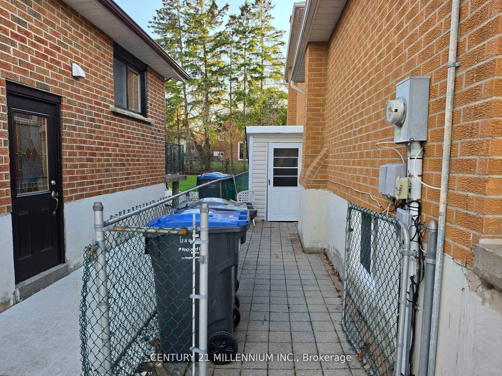 Photo 32 of 23 Malcolm Crescent, Brampton, Central Park — HOMEH