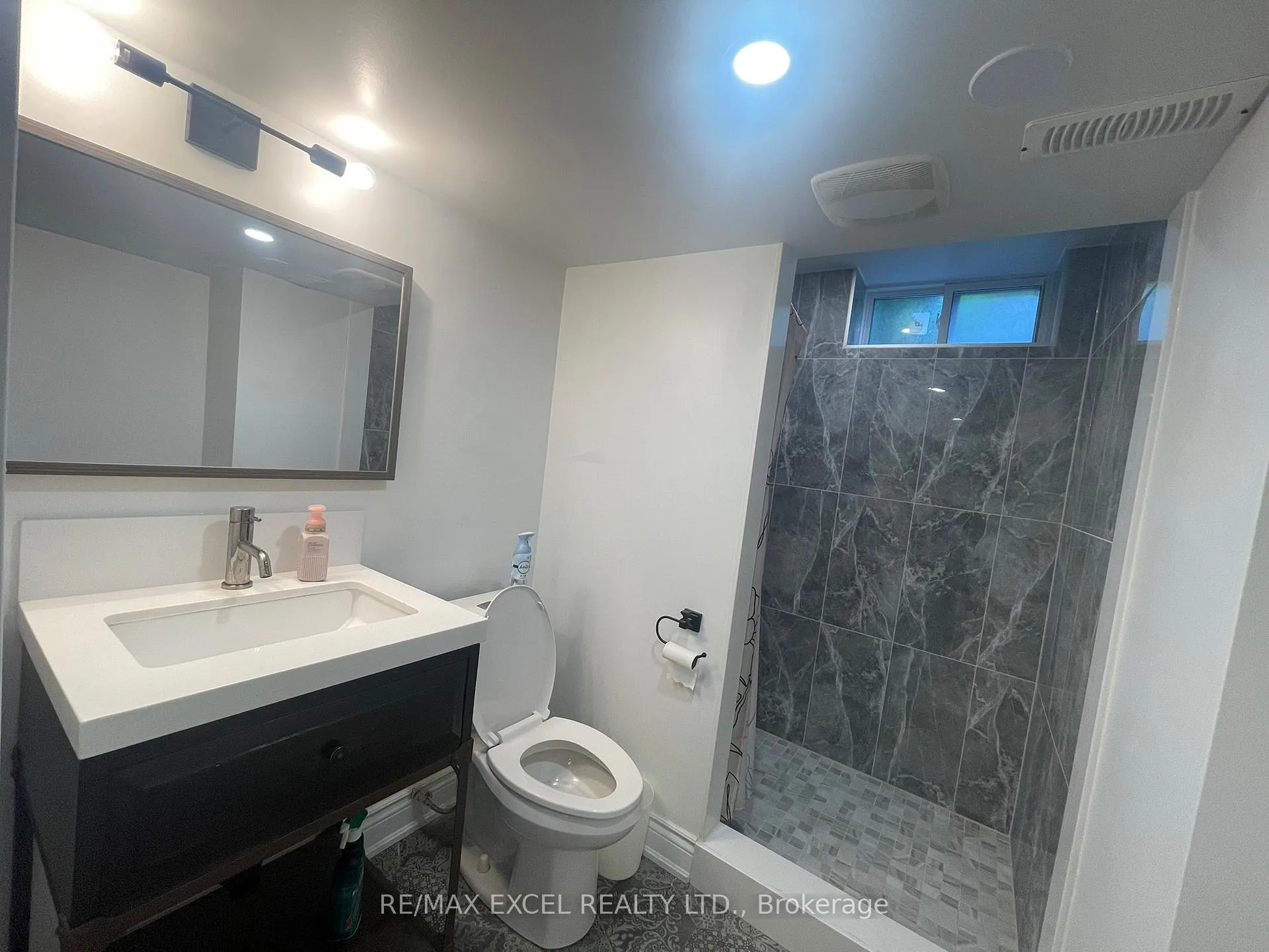 Photo 7 of Unit Basement, 29 Ruscoe Crescent, Etobicoke, Willowridge-Martingrove-Richview — HOMEH