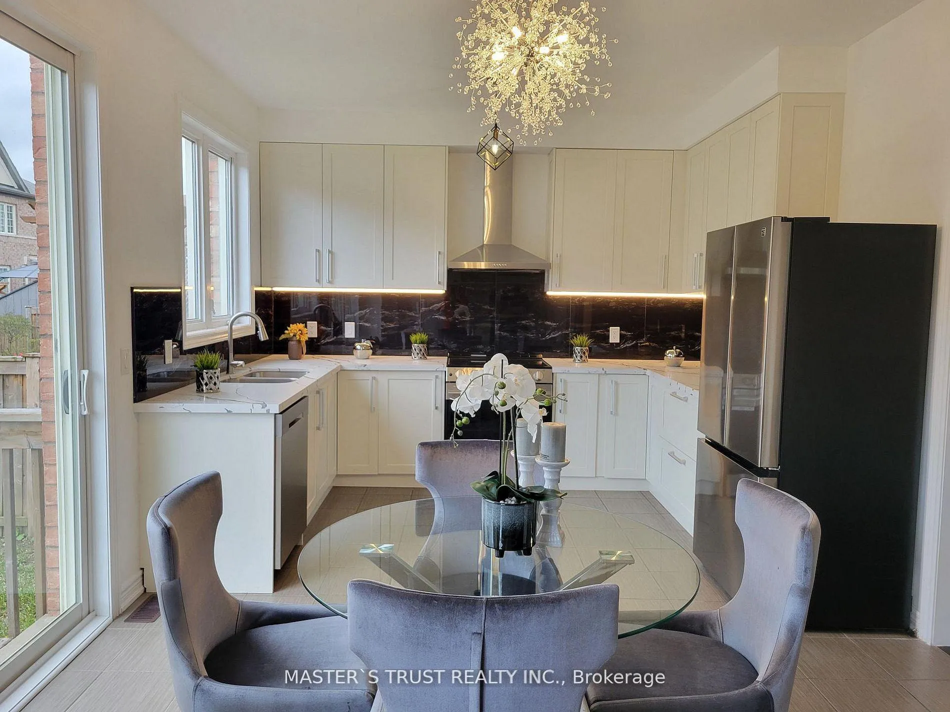 Photo 8 of 11 Beacon Point Street, Markham, Wismer — HOMEH