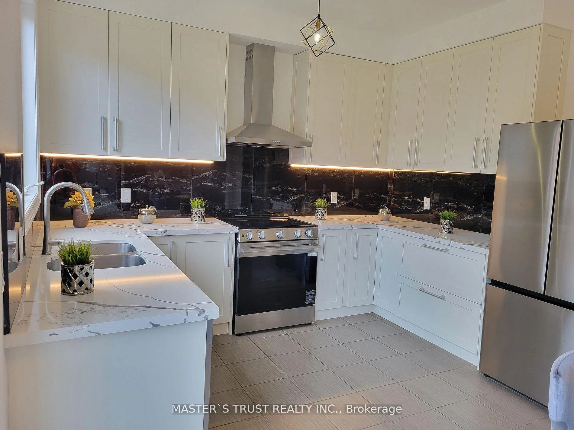Photo 9 of 11 Beacon Point Street, Markham, Wismer — HOMEH