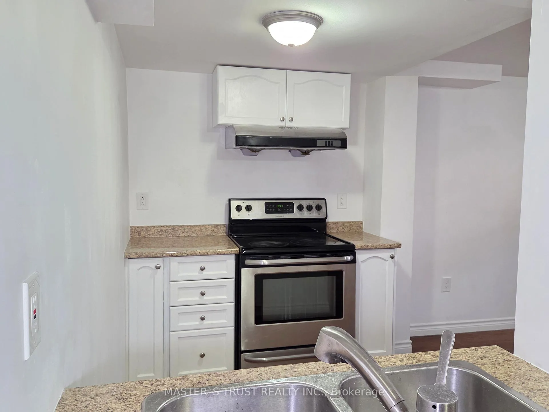 Photo 26 of 11 Beacon Point Street, Markham, Wismer — HOMEH