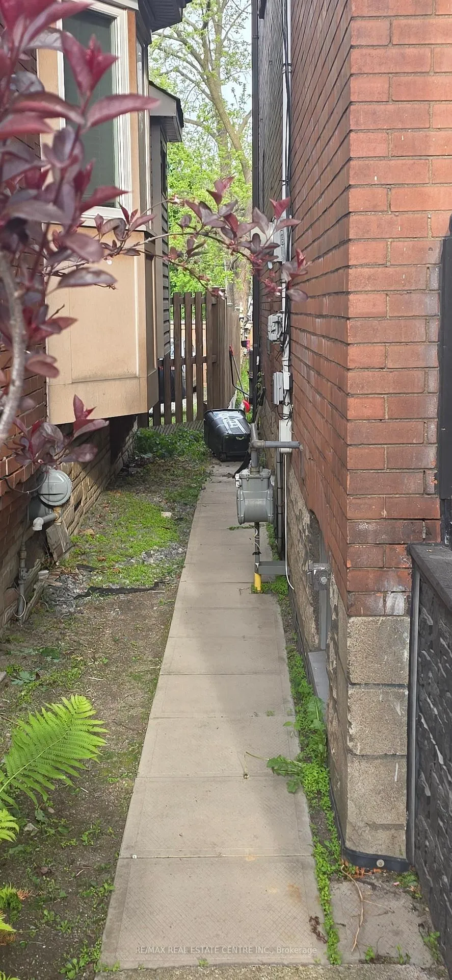 Photo 10 of 83 Gage Avenue S, Hamilton, Crown Point — HOMEH