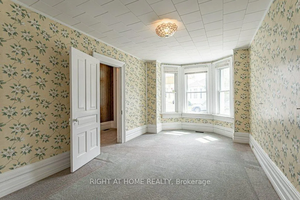 Photo 11 of 86 Manitoba Street, St. Thomas — HOMEH