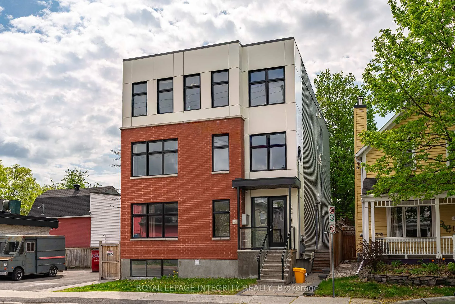 Photo of 442 Sunnyside Avenue