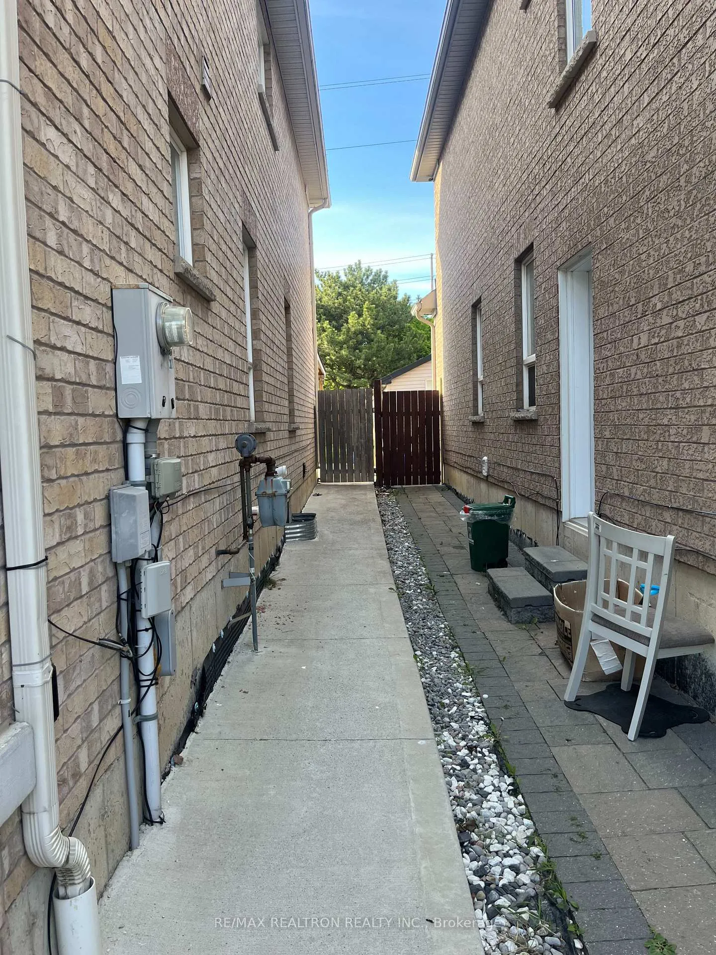 Photo 2 of Unit Basement, 22 Mount Pleasant Avenue, Whitby, Blue Grass Meadows — HOMEH