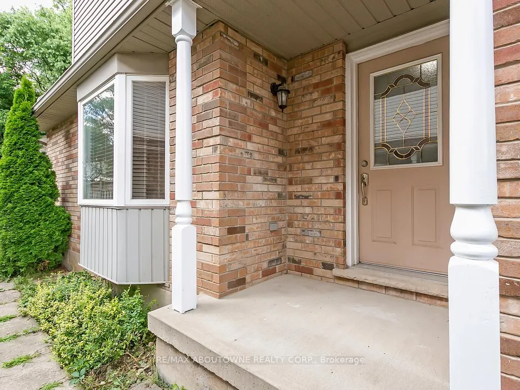Photo 3 of 1310 Blanshard Drive, Burlington, Tansley — HOMEH