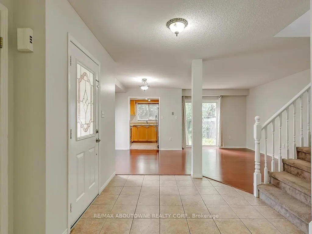 Photo 5 of 1310 Blanshard Drive, Burlington, Tansley — HOMEH