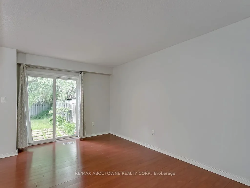 Photo 6 of 1310 Blanshard Drive, Burlington, Tansley — HOMEH